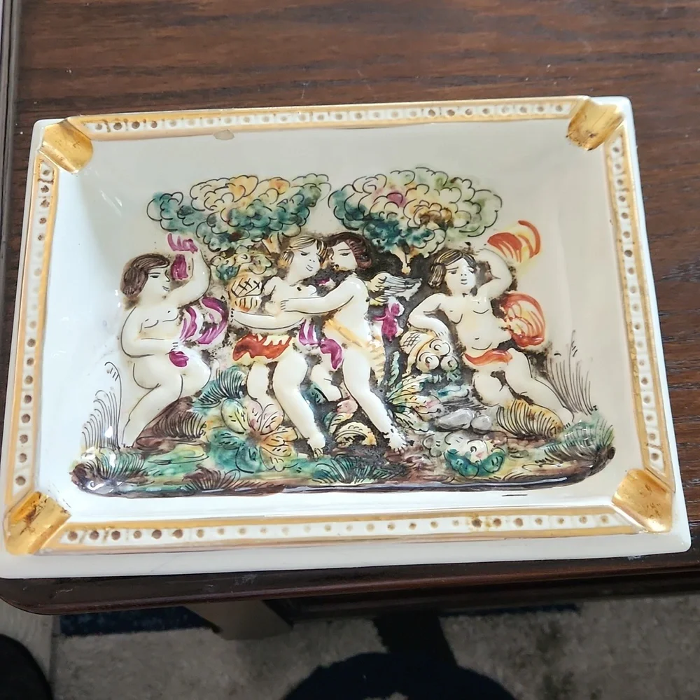 1970S HANDCRAFTED CAPODIMONTE CERAMIC ASHTRAY .